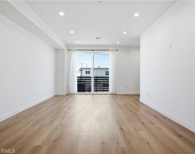 16106 Leadwell St - Photo Thumbnail 12