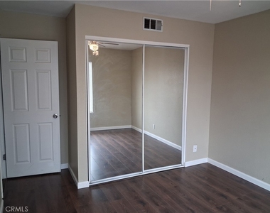 828 Greenwich Court - Photo Thumbnail 4