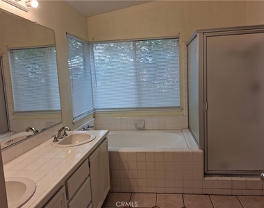 828 Greenwich Court - Photo Thumbnail 3