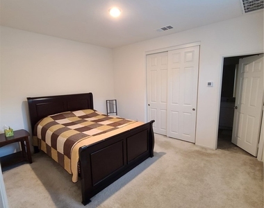 28075 Moosa Creek Way - Photo Thumbnail 3