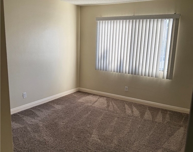 135 S Poplar - Photo Thumbnail 5