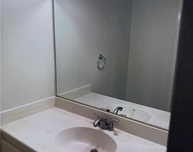 135 S Poplar - Photo Thumbnail 7