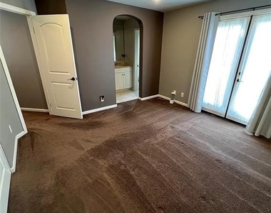 1752 Grand Avenue - Photo Thumbnail 27