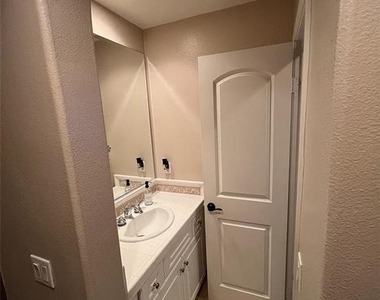 1752 Grand Avenue - Photo Thumbnail 22