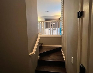 1752 Grand Avenue - Photo Thumbnail 11