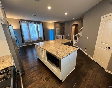 1752 Grand Avenue - Photo Thumbnail 17