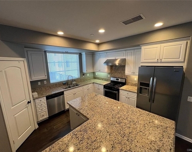 1752 Grand Avenue - Photo Thumbnail 16