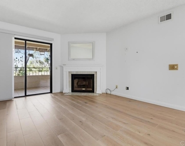 5649 Lake Park Way - Photo Thumbnail 8