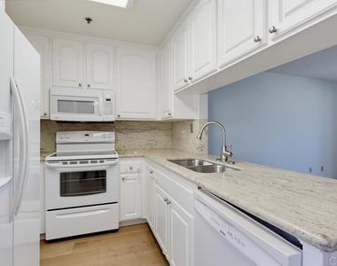5649 Lake Park Way - Photo Thumbnail 11