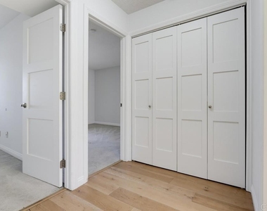 5649 Lake Park Way - Photo Thumbnail 15