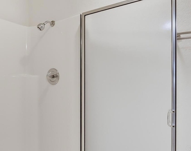 5649 Lake Park Way - Photo Thumbnail 24