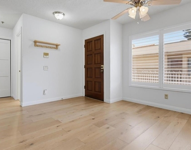 5649 Lake Park Way - Photo Thumbnail 6