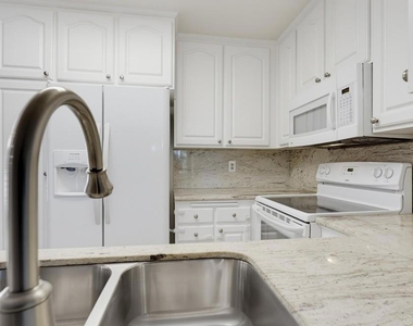 5649 Lake Park Way - Photo Thumbnail 12