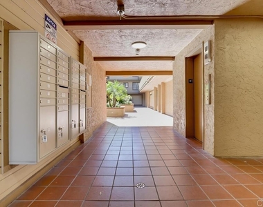 5649 Lake Park Way - Photo Thumbnail 2