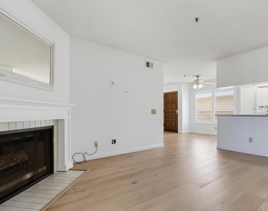 5649 Lake Park Way - Photo Thumbnail 9