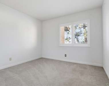 5649 Lake Park Way - Photo Thumbnail 17
