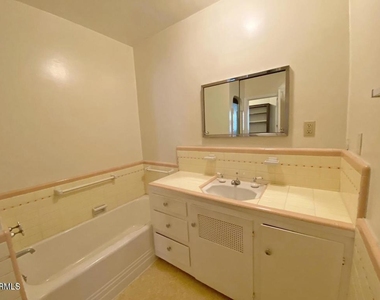 13 Halsted Circle - Photo Thumbnail 12