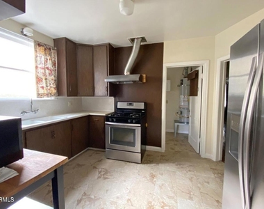 13 Halsted Circle - Photo Thumbnail 7