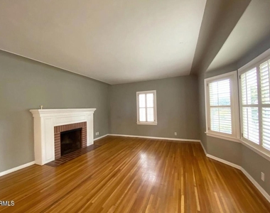 13 Halsted Circle - Photo Thumbnail 2