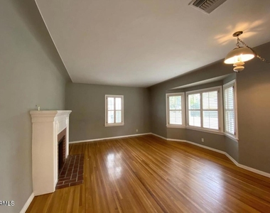 13 Halsted Circle - Photo Thumbnail 1