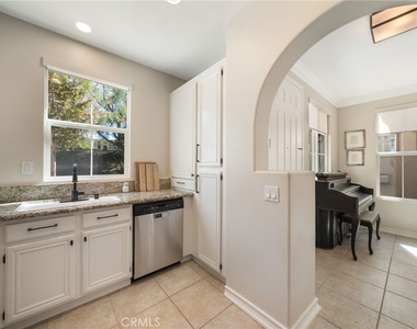 66 Amy Way - Photo Thumbnail 21