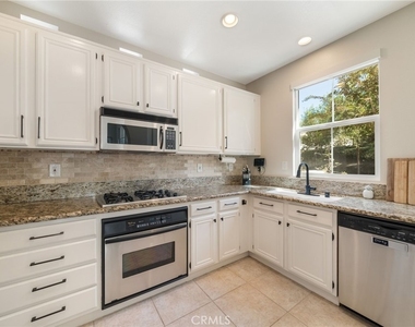 66 Amy Way - Photo Thumbnail 20