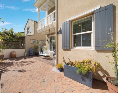 66 Amy Way - Photo Thumbnail 3