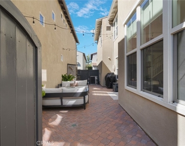 66 Amy Way - Photo Thumbnail 6