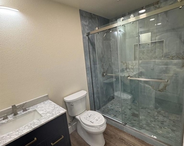 717 Alamo Lane - Photo Thumbnail 2