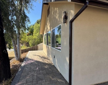 717 Alamo Lane - Photo Thumbnail 9