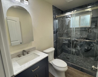 717 Alamo Lane - Photo Thumbnail 3