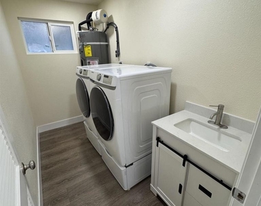 717 Alamo Lane - Photo Thumbnail 7