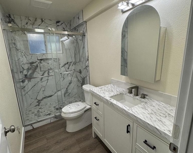 717 Alamo Lane - Photo Thumbnail 4