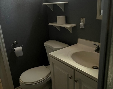 1819 N Del Norte Avenue - Photo Thumbnail 4
