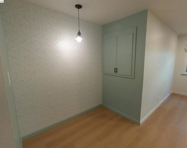 1124 Hollywood Ave - Photo Thumbnail 7