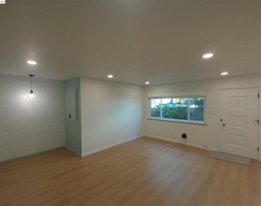 1124 Hollywood Ave - Photo Thumbnail 5