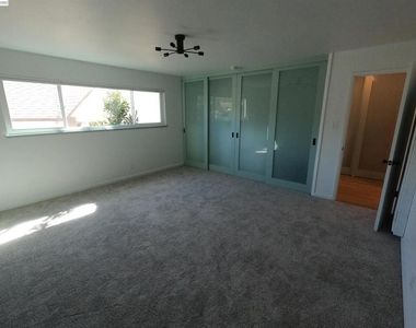 1124 Hollywood Ave - Photo Thumbnail 11