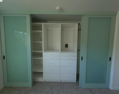 1124 Hollywood Ave - Photo Thumbnail 12