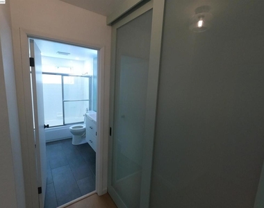 1124 Hollywood Ave - Photo Thumbnail 8
