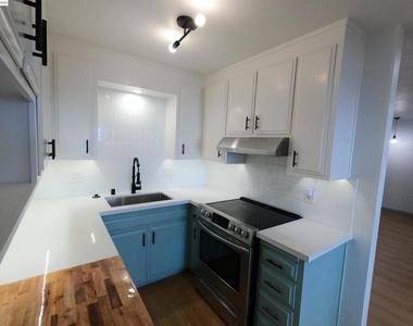 1124 Hollywood Ave - Photo Thumbnail 1