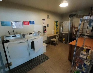 1124 Hollywood Ave - Photo Thumbnail 19