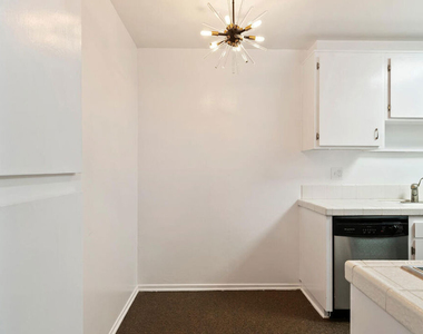 927 N Kings Road - Photo Thumbnail 21