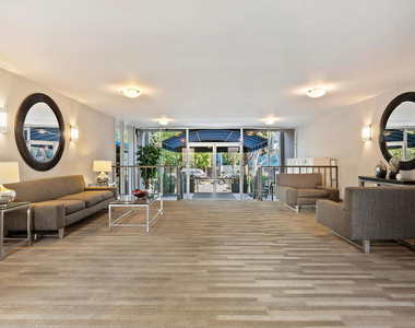 927 N Kings Road - Photo Thumbnail 14
