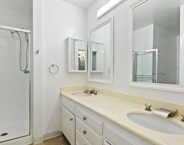 927 N Kings Road - Photo Thumbnail 9