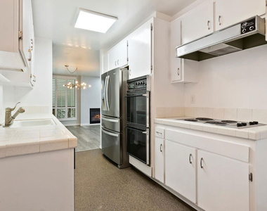 927 N Kings Road - Photo Thumbnail 18