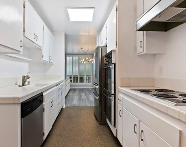 927 N Kings Road - Photo Thumbnail 29