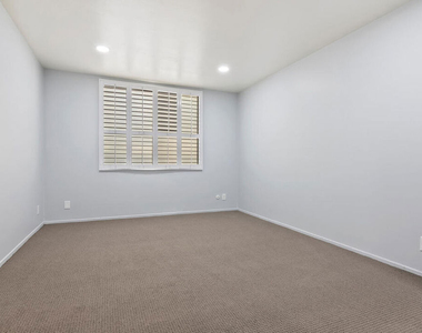 927 N Kings Road - Photo Thumbnail 33