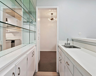 927 N Kings Road - Photo Thumbnail 25