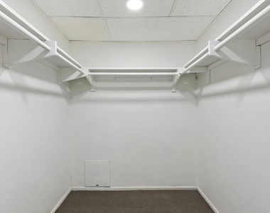 927 N Kings Road - Photo Thumbnail 34