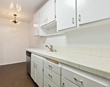 927 N Kings Road - Photo Thumbnail 28